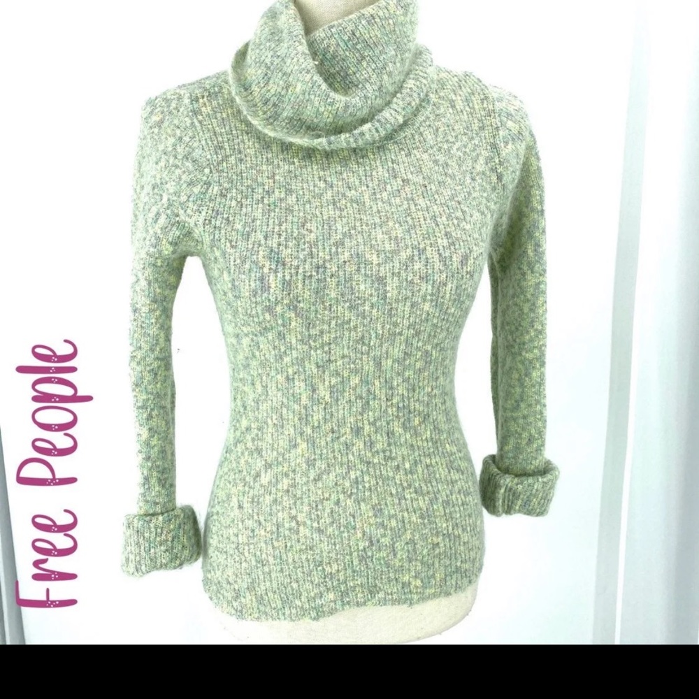Free People green mohair long sleeve Turtleneck